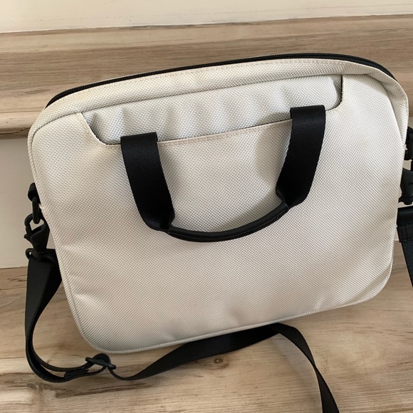 TUMI LAPTOP TABLET CROSSBODY CARRY BAG - Picture 5 of 8